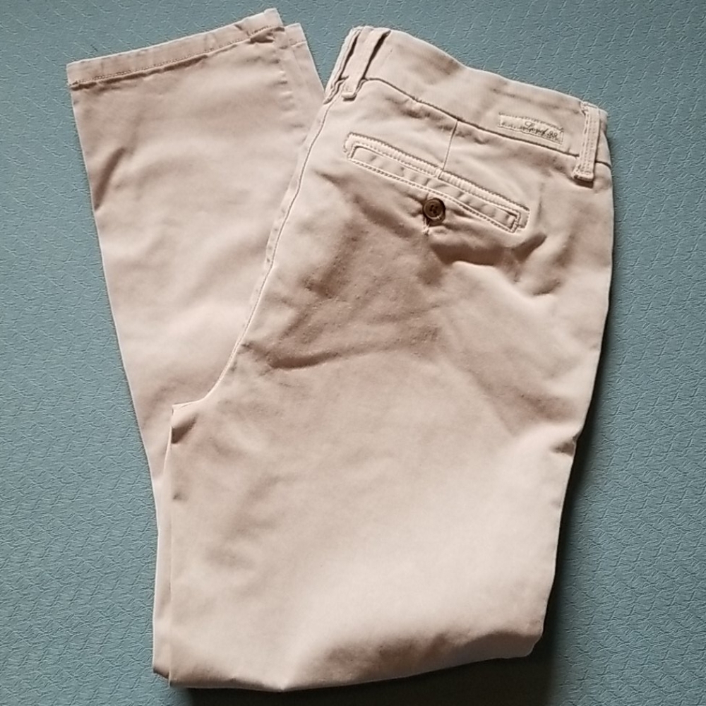 Level 99 pink capri